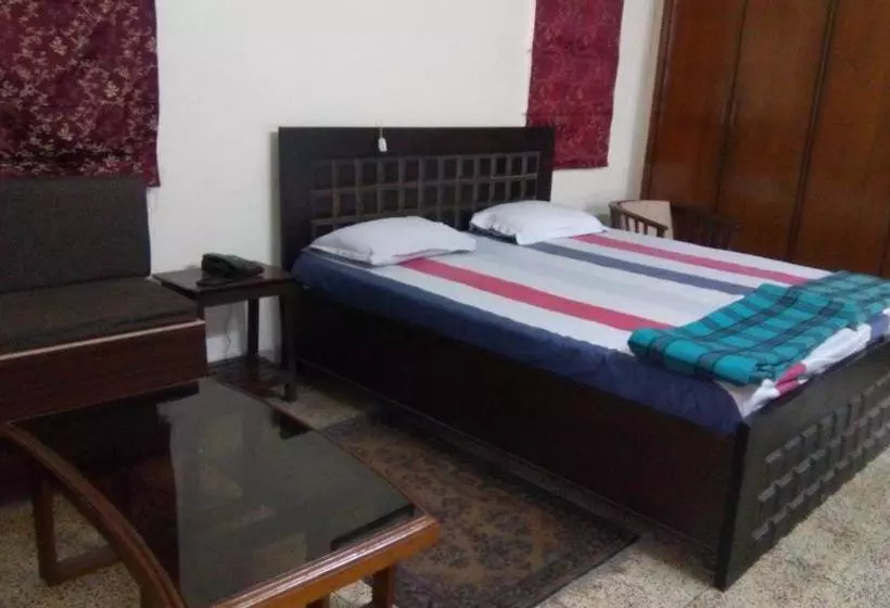 پانسیون Tourist Guest House
