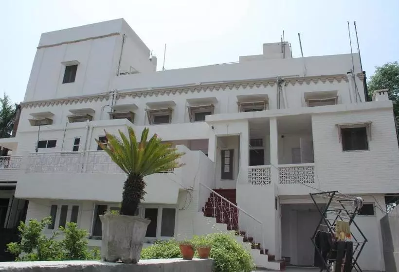 پانسیون Tourist Guest House