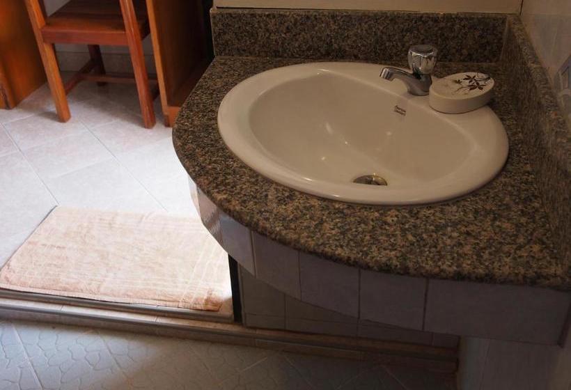 Pensione Waree's Guesthouse