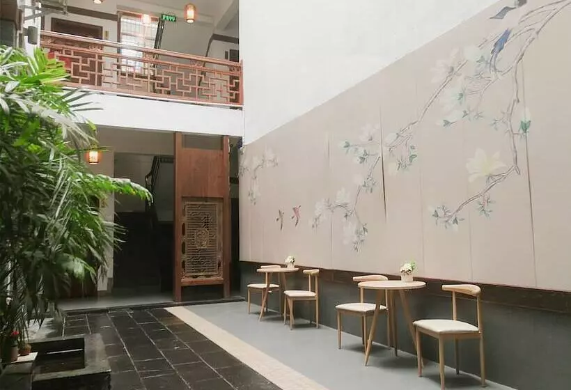 ペンション Hemu House