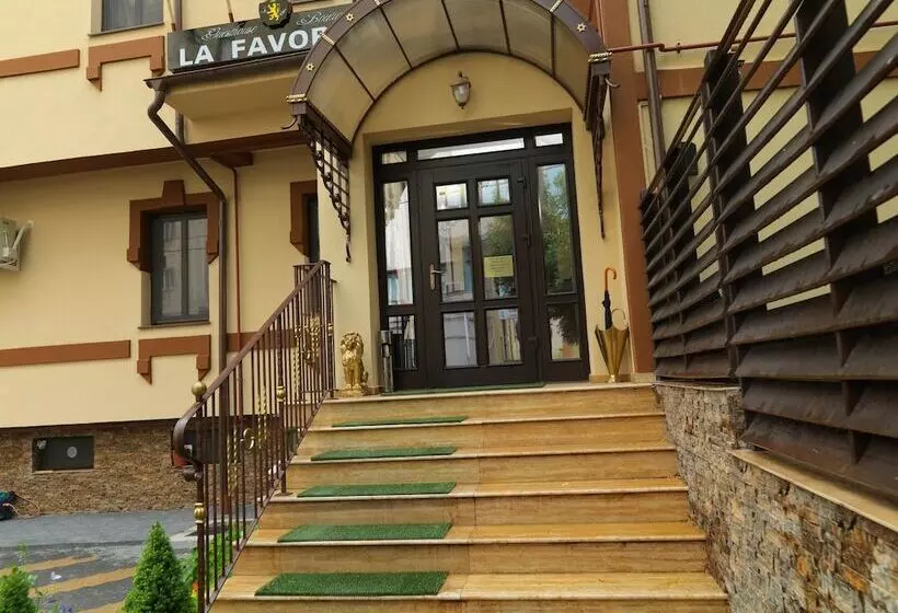 ペンション La Favorita Guesthouse Boutique
