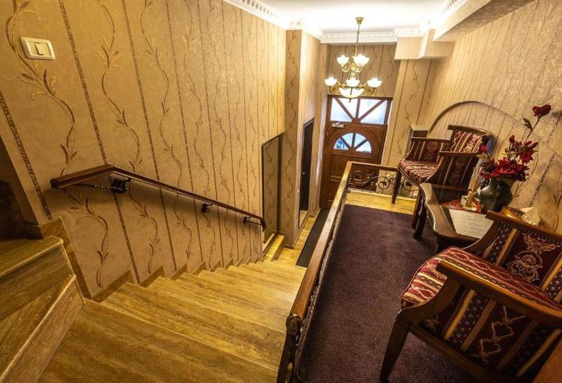 بنسيون Villa Anticus