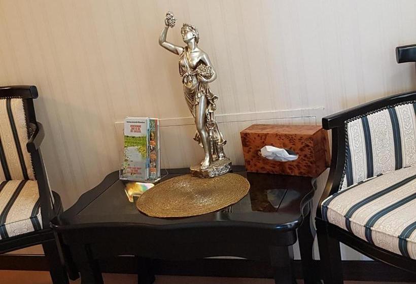 بنسيون Villa Anticus