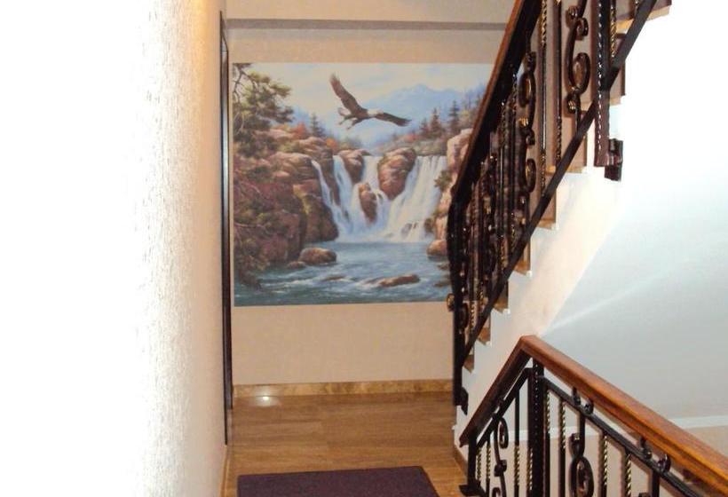 بنسيون Villa Anticus