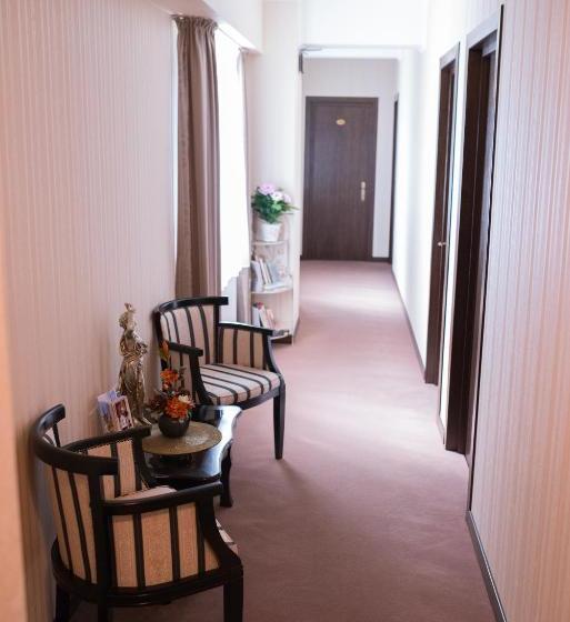 بنسيون Villa Anticus