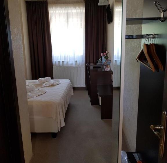 بنسيون Villa Anticus