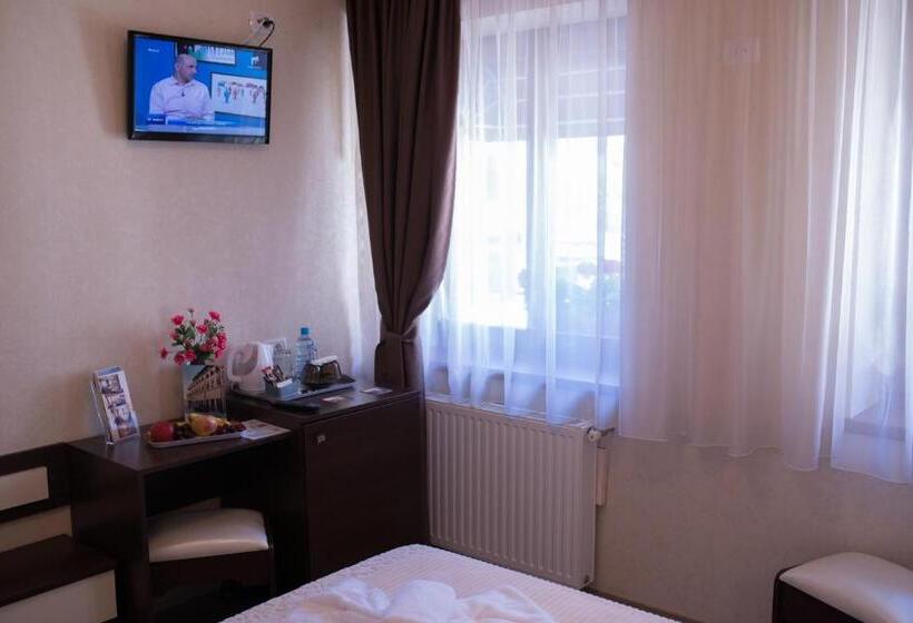 بنسيون Villa Anticus