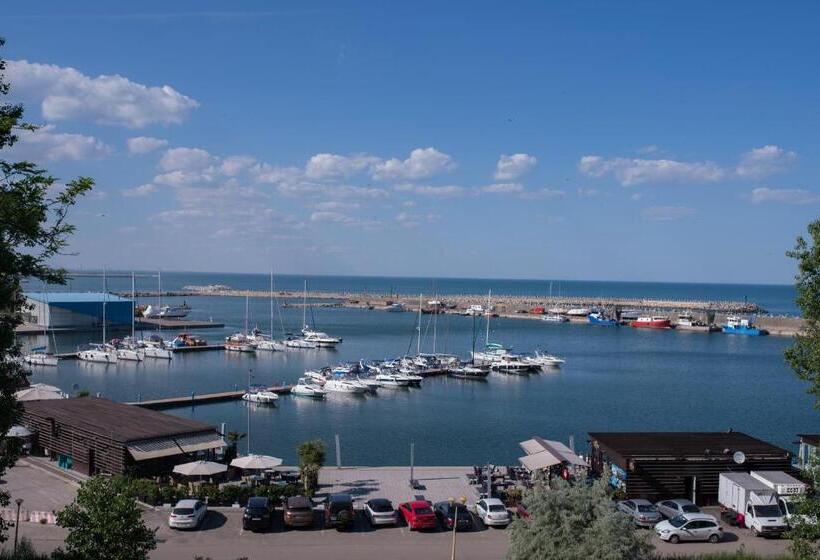 بنسيون Villa Anticus