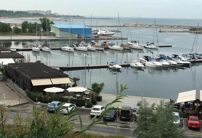 بنسيون Villa Anticus