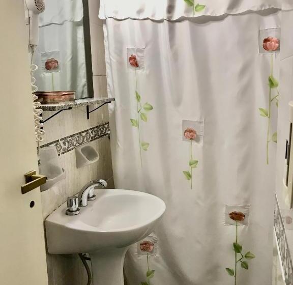 فندق صغير De Los Cesares