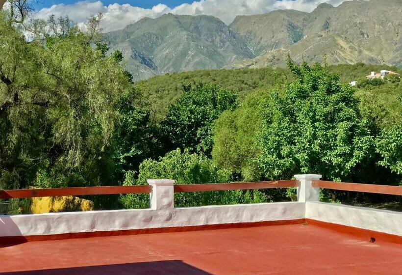 فندق صغير De Los Cesares