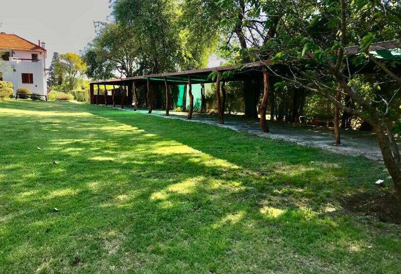 فندق صغير De Los Cesares