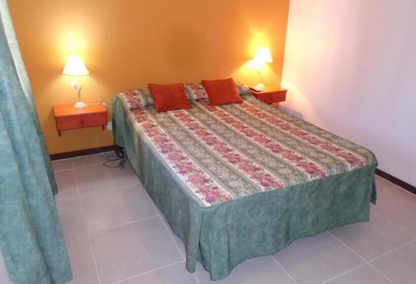 فندق صغير De Los Cesares