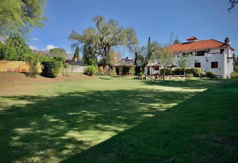 فندق صغير De Los Cesares