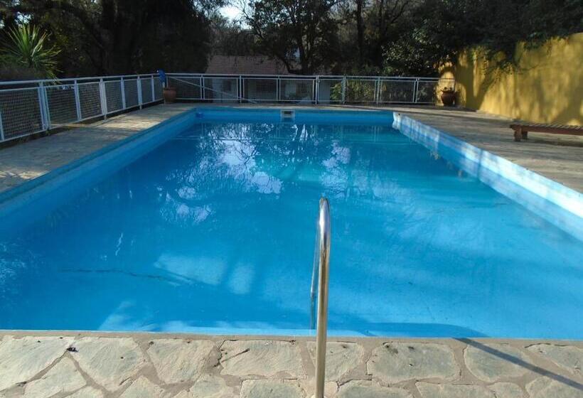 فندق صغير De Los Cesares