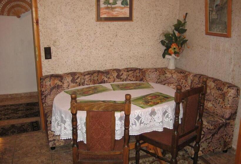 پانسیون Violeta 7 Guest House
