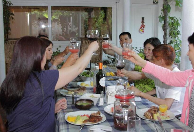 پانسیون Hostal Petit Verdot