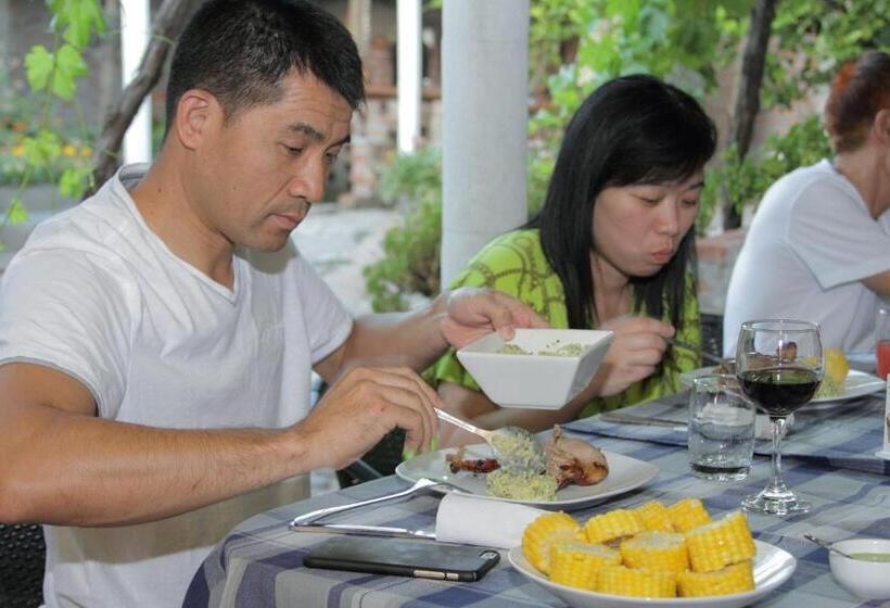 پانسیون Hostal Petit Verdot