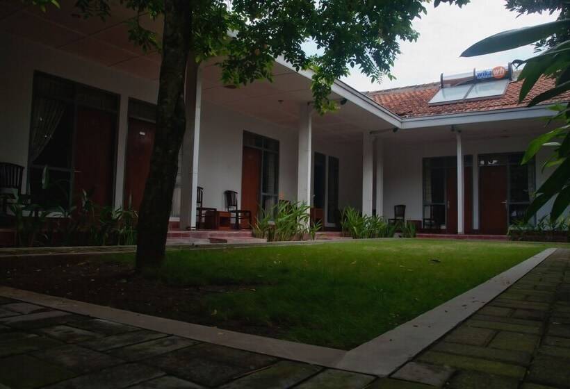 膳宿费 Ndalem Mantrigawen