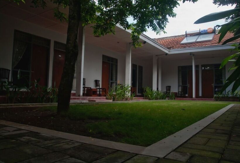 膳宿费 Ndalem Mantrigawen