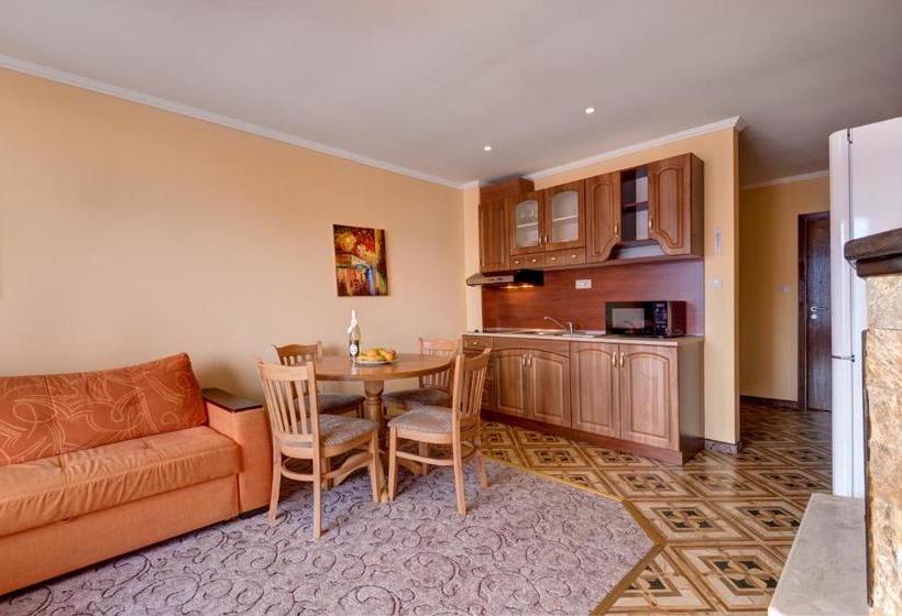 Mountain Lodge Apartments