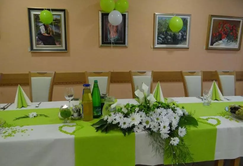 ユースホステル Rooms Hochkraut