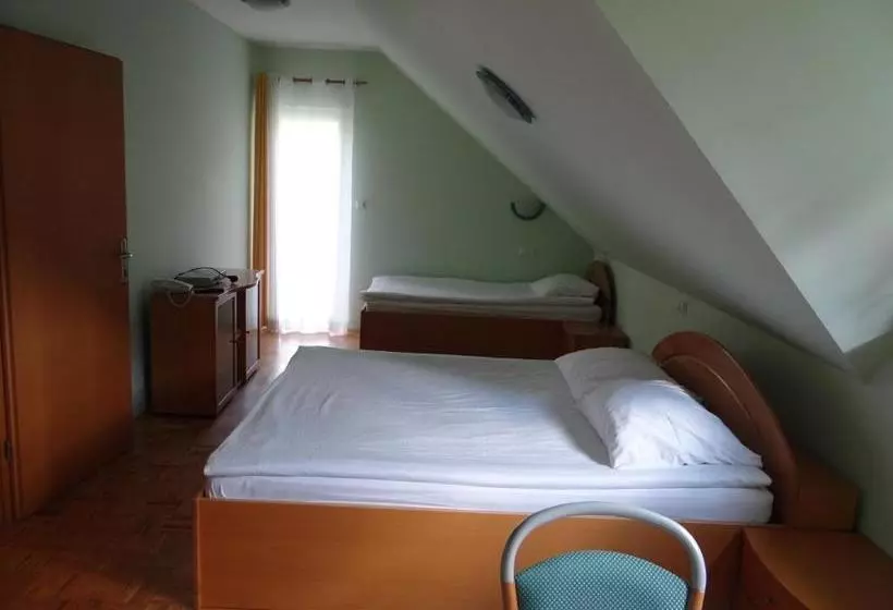 ユースホステル Rooms Hochkraut