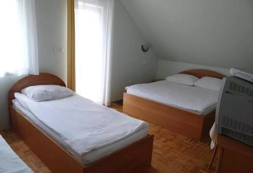 ユースホステル Rooms Hochkraut