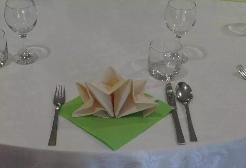 ユースホステル Rooms Hochkraut