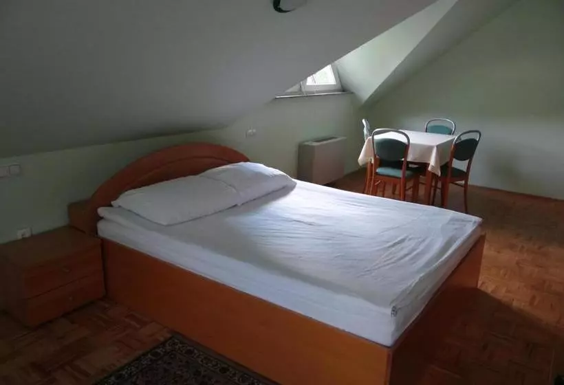 ユースホステル Rooms Hochkraut