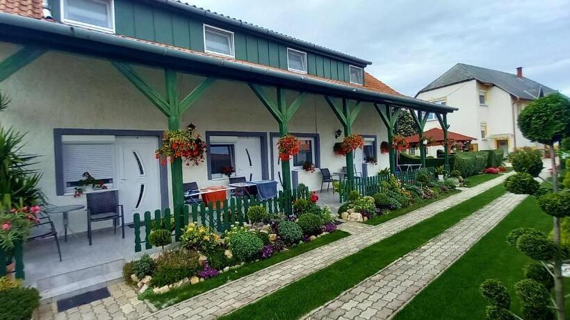 بنسيون Hajnalka Vendégház