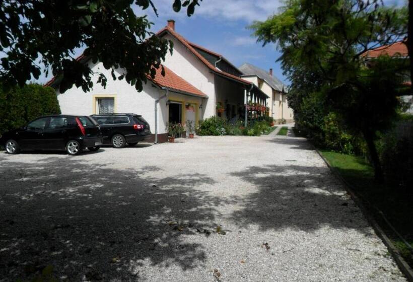 بنسيون Hajnalka Vendégház