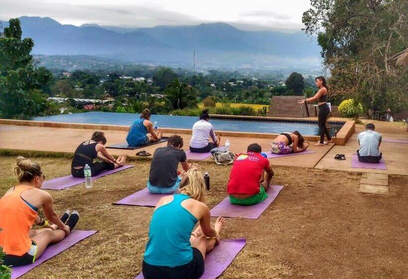 بنسيون Pai Circus Hostel