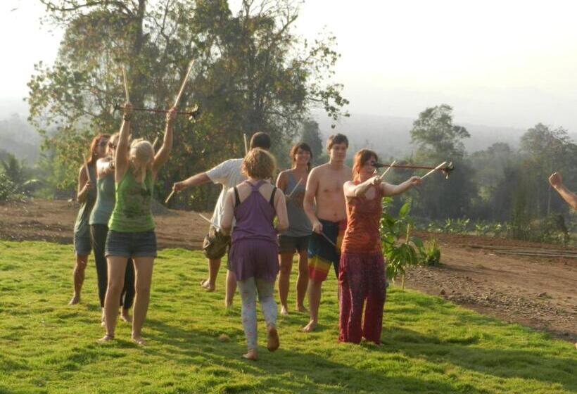 بنسيون Pai Circus Hostel