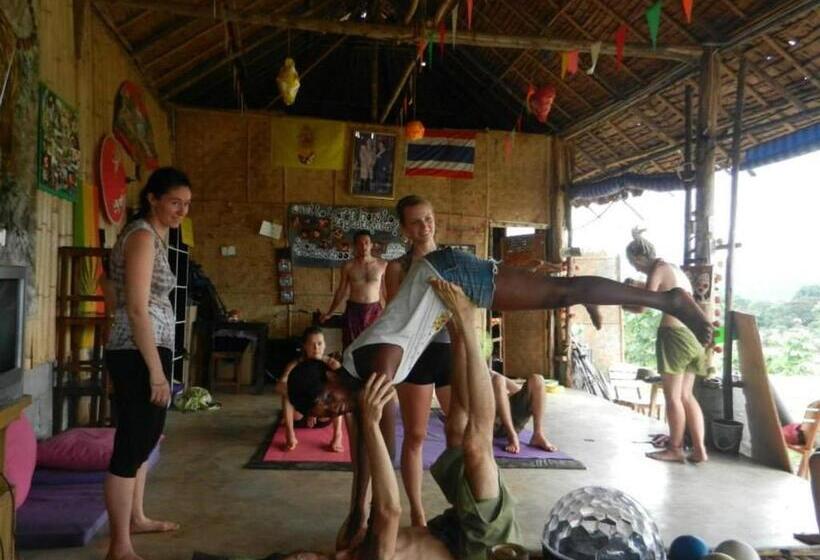 بنسيون Pai Circus Hostel