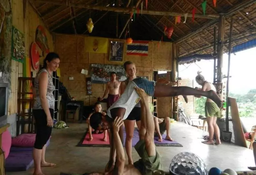 پانسیون Pai Circus Hostel