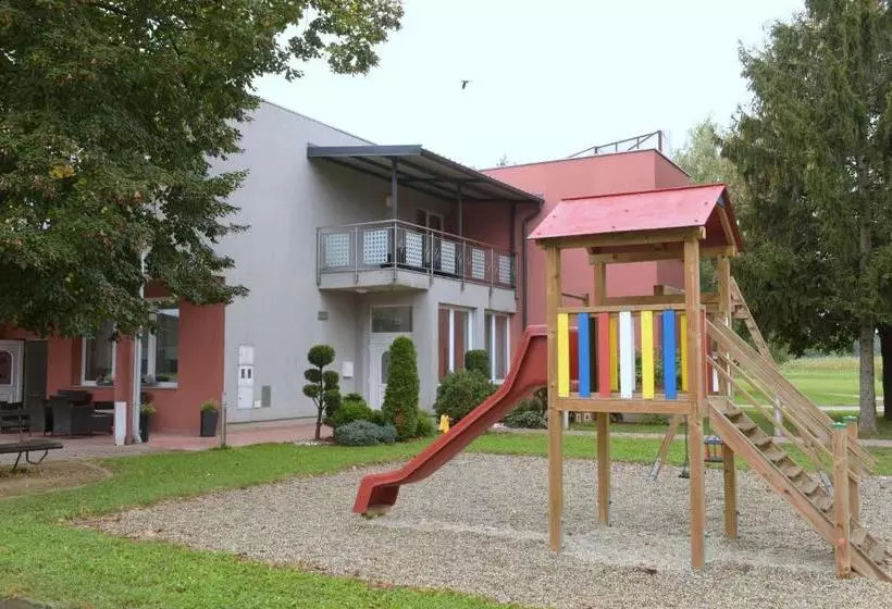 پانسیون Penzion Letališče