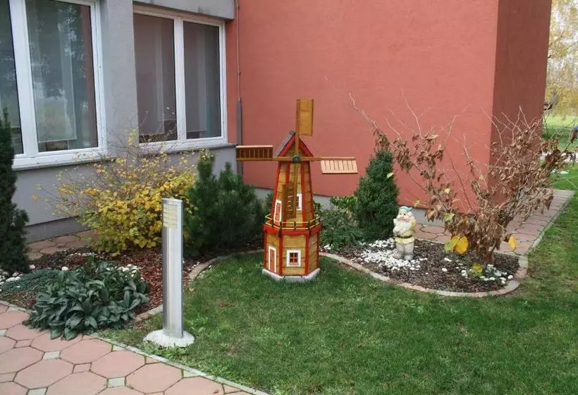 پانسیون Penzion Letališče