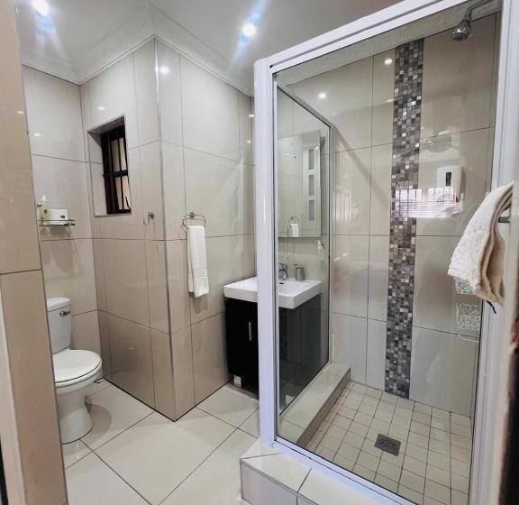 Pensió Sir Roys Guest House