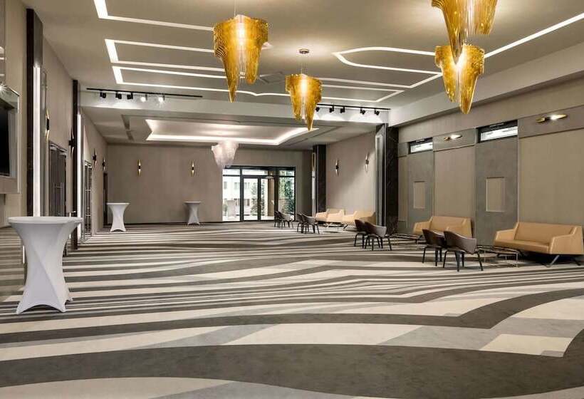 هتل Ramada By Wyndham Ramnicu Valcea