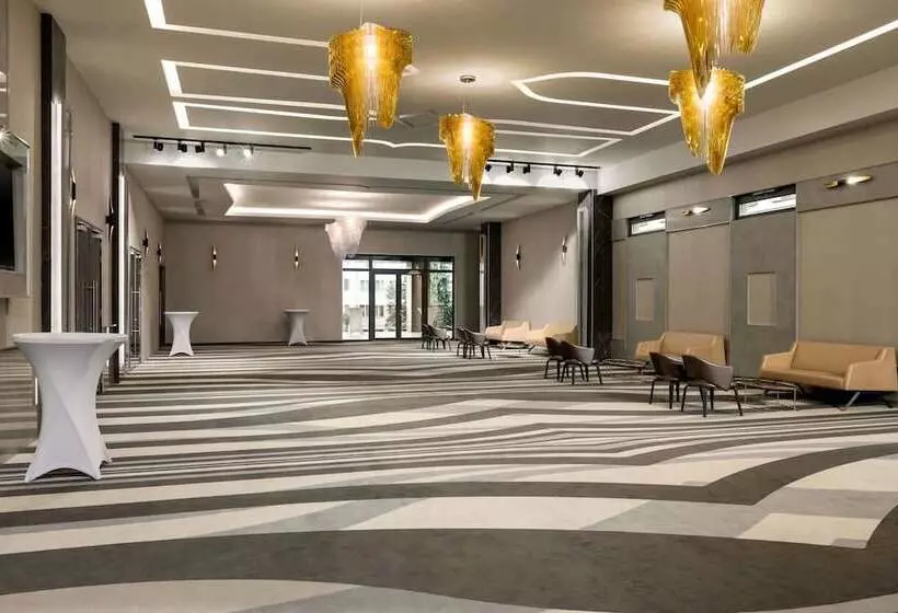 Hotelli Ramada By Wyndham Ramnicu Valcea