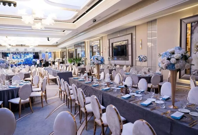 Hotelli Ramada By Wyndham Ramnicu Valcea