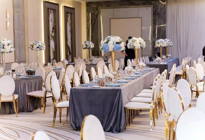 Hotelli Ramada By Wyndham Ramnicu Valcea