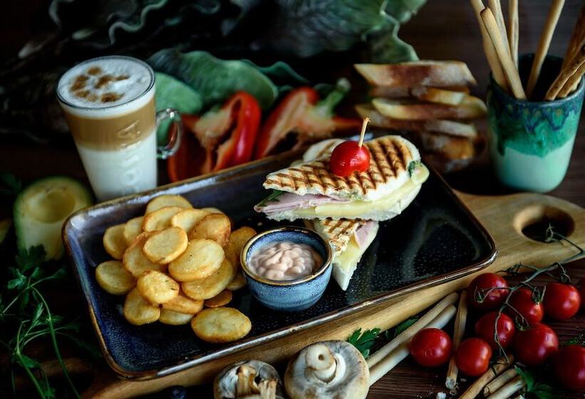 هتل Ramada By Wyndham Ramnicu Valcea