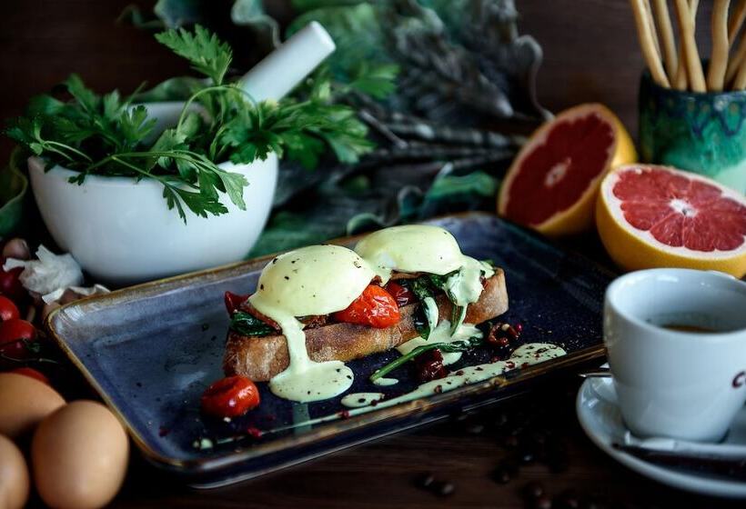 هتل Ramada By Wyndham Ramnicu Valcea