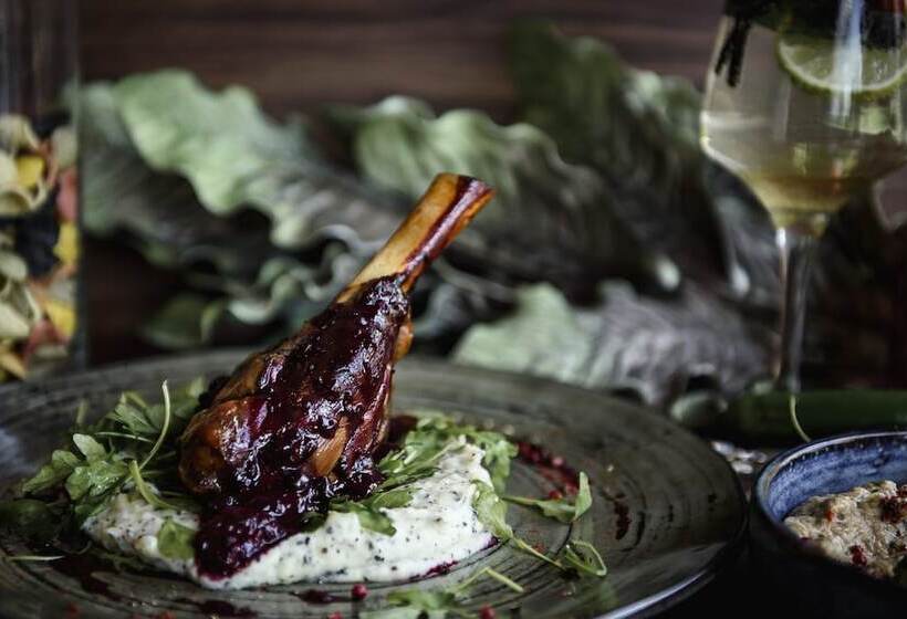 هتل Ramada By Wyndham Ramnicu Valcea