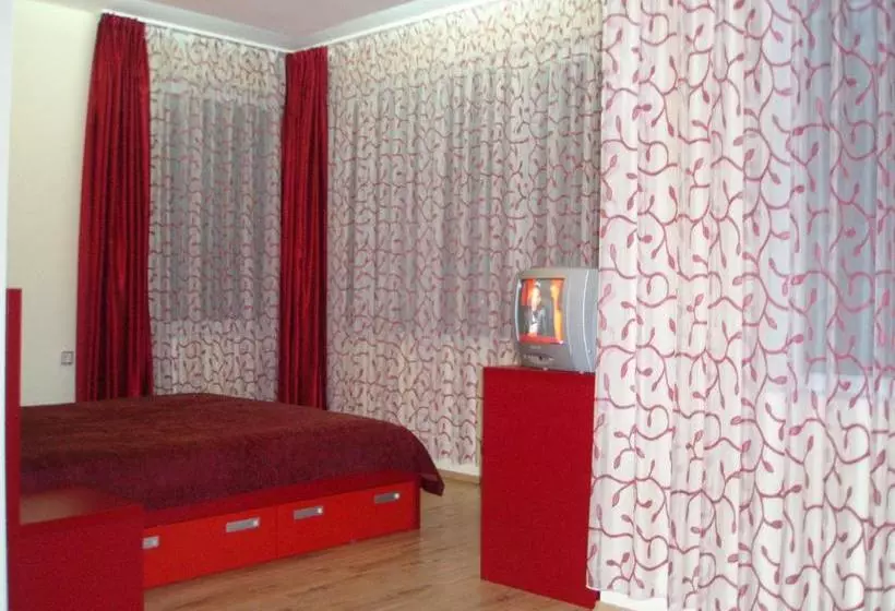 پانسیون Mania Guest House