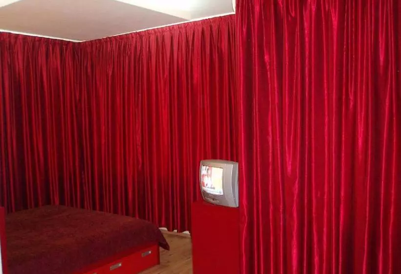 پانسیون Mania Guest House