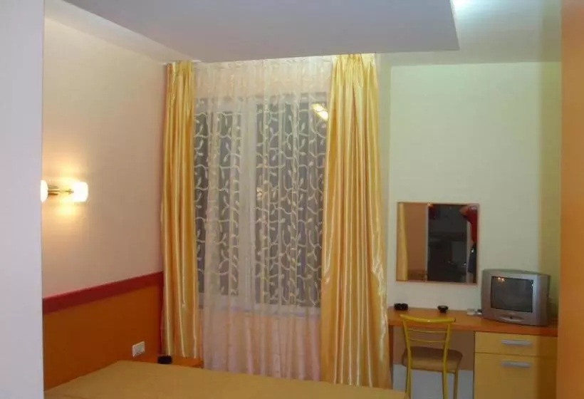 پانسیون Mania Guest House
