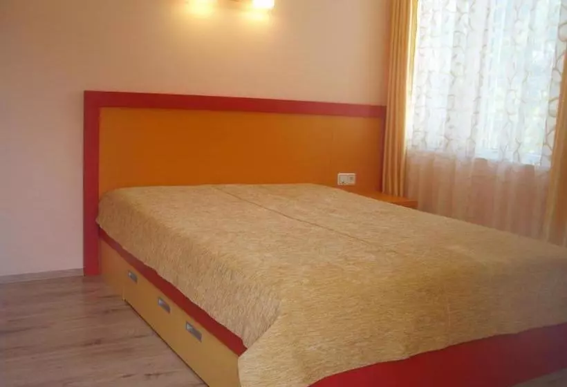 پانسیون Mania Guest House